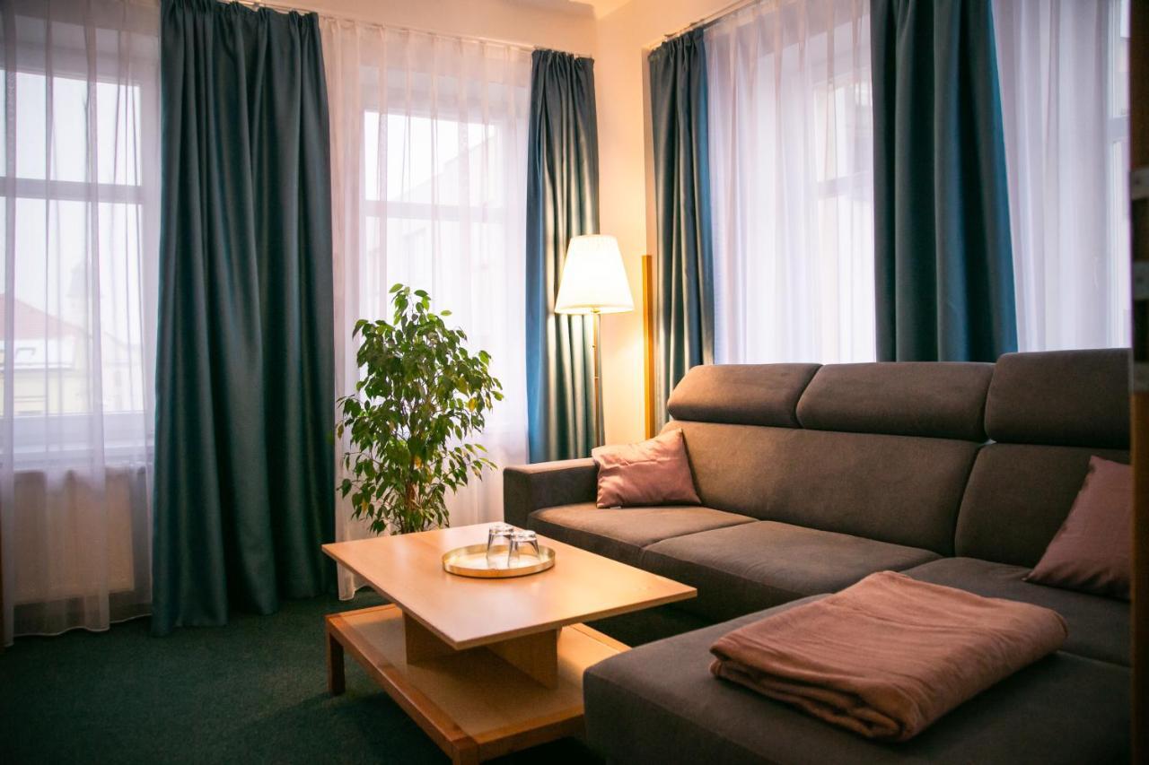 Penzion Hotelu Central Двур-Кралове-над-Лабем Екстер'єр фото