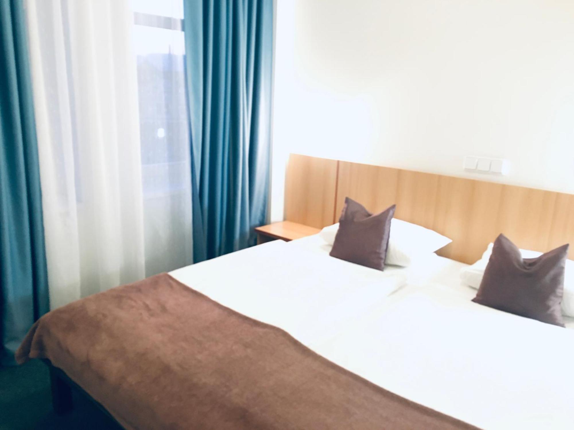 Penzion Hotelu Central Двур-Кралове-над-Лабем Екстер'єр фото
