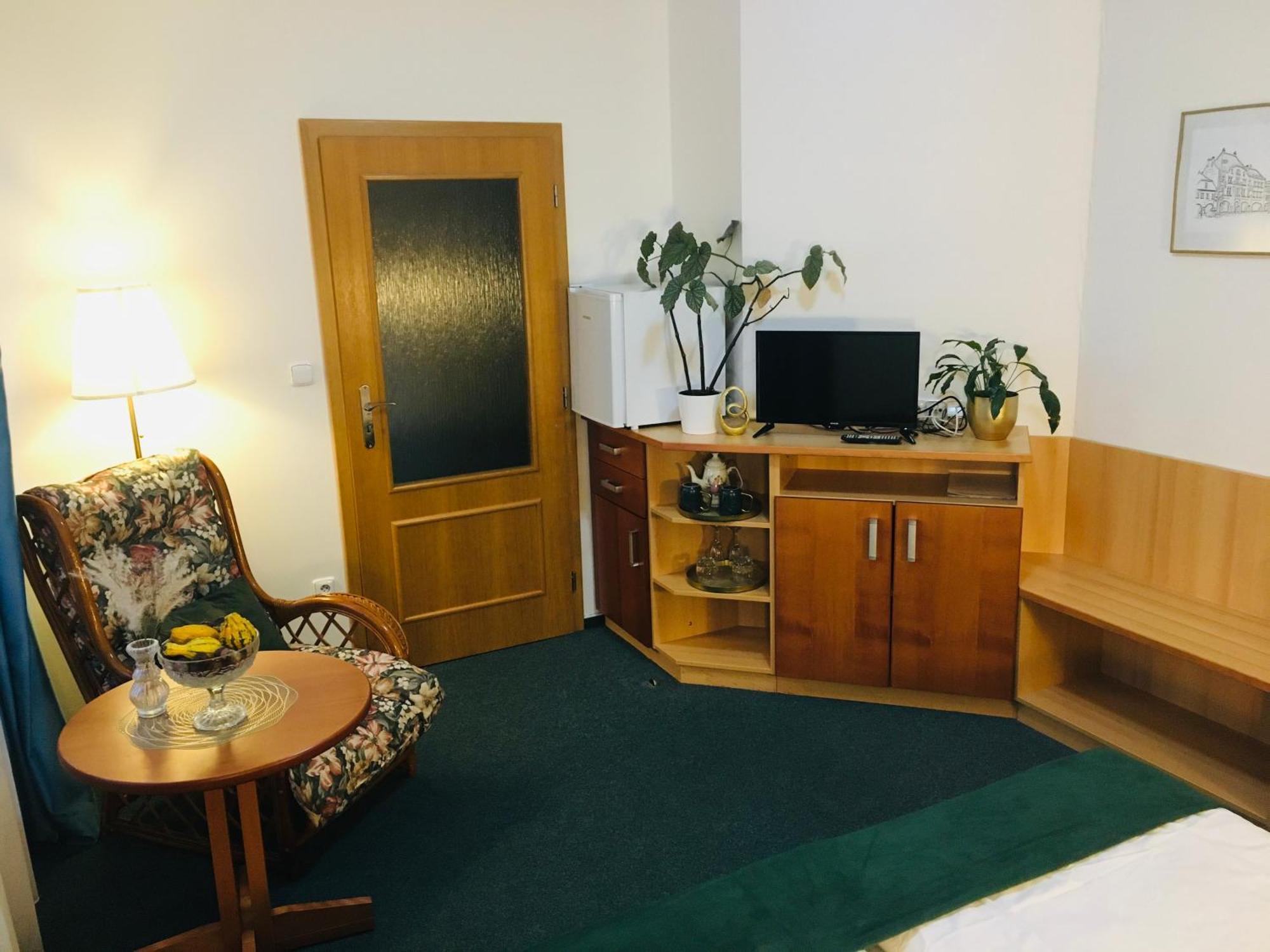 Penzion Hotelu Central Двур-Кралове-над-Лабем Екстер'єр фото