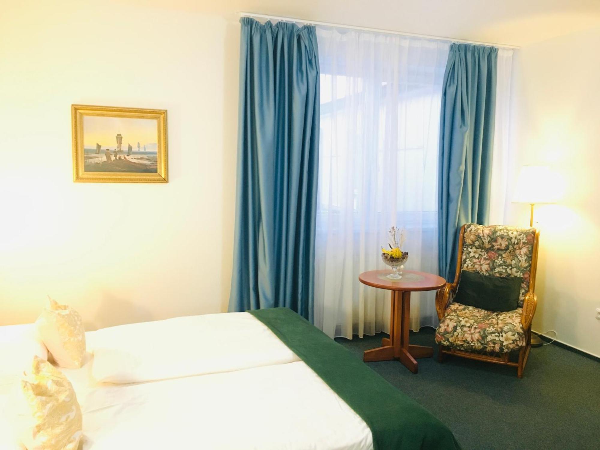 Penzion Hotelu Central Двур-Кралове-над-Лабем Екстер'єр фото