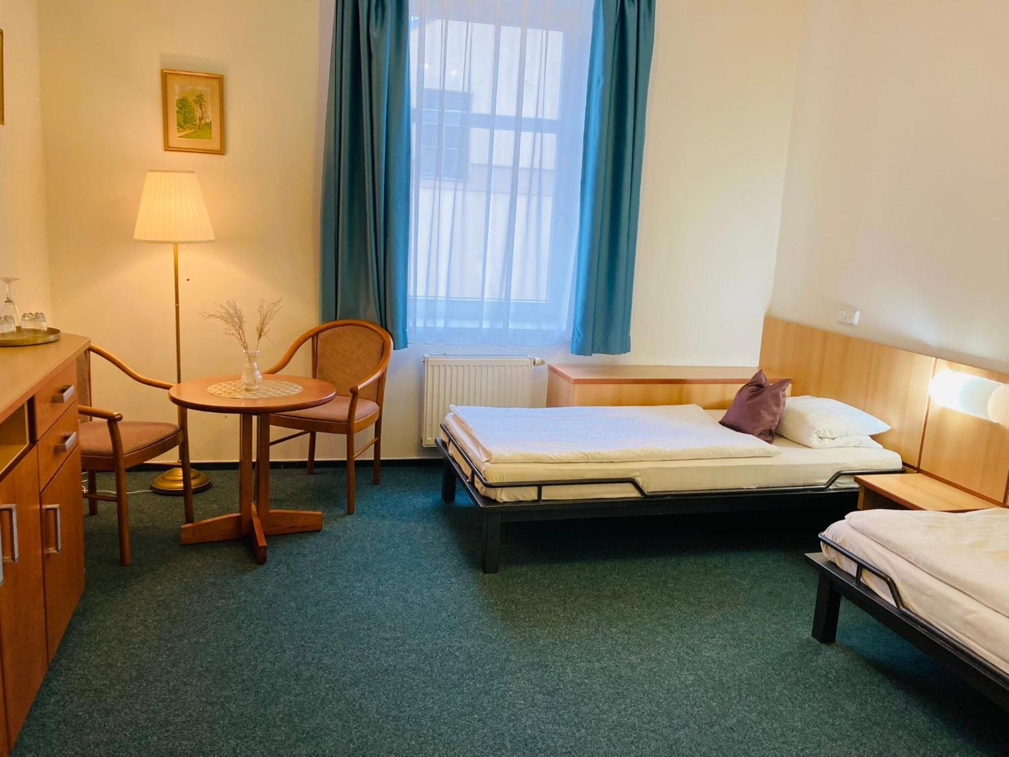 Penzion Hotelu Central Двур-Кралове-над-Лабем Екстер'єр фото